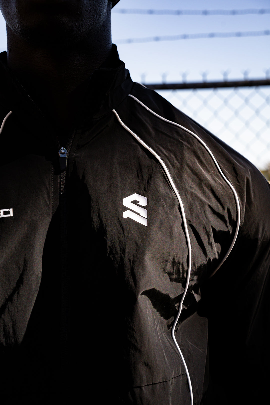 Vanguard Windbreaker - Carbon